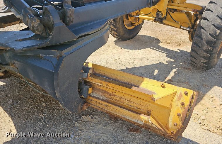 image for item EJ5669 2010 John Deere  770G motor grader