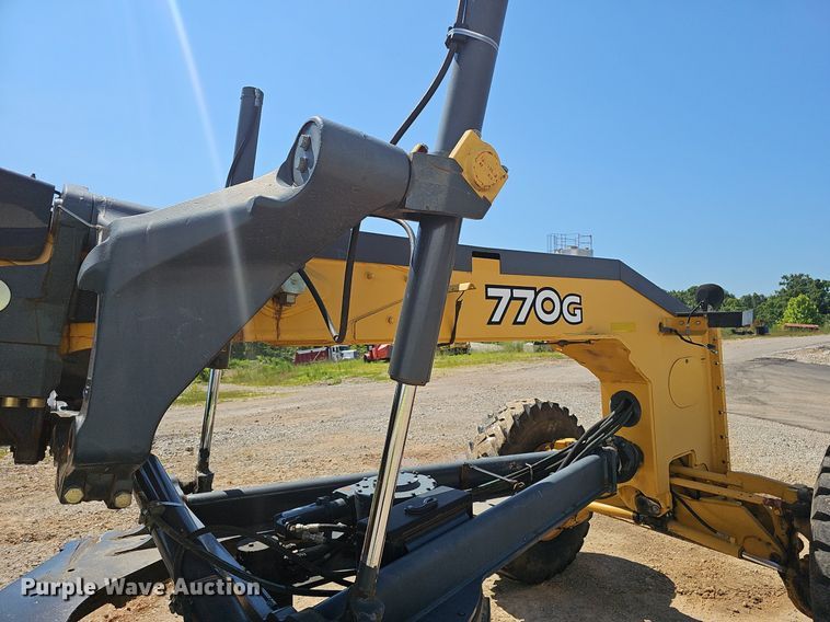 image for item EJ5669 2010 John Deere  770G motor grader