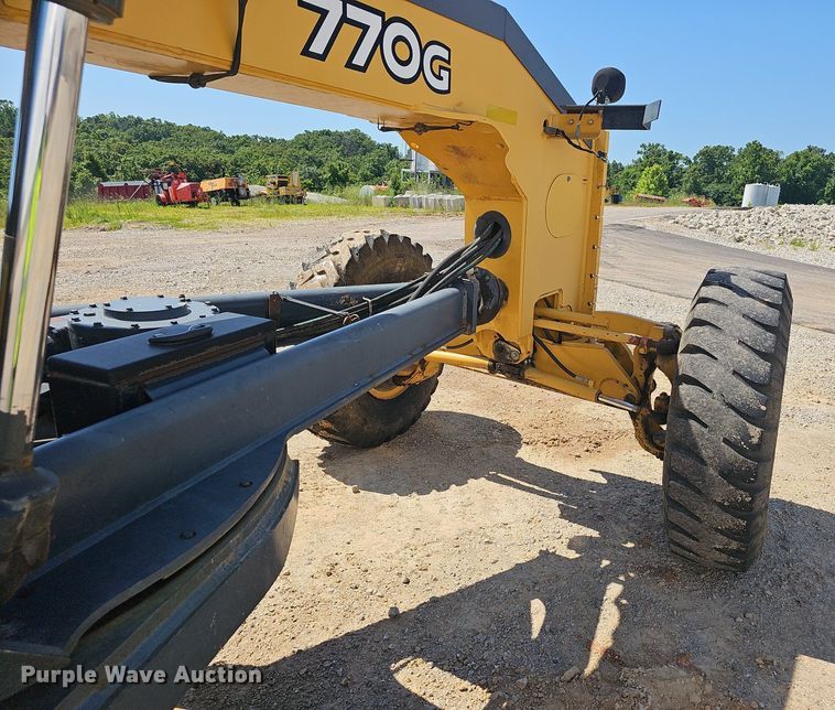 image for item EJ5669 2010 John Deere  770G motor grader