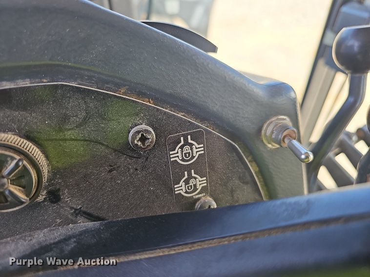 image for item EJ5669 2010 John Deere  770G motor grader