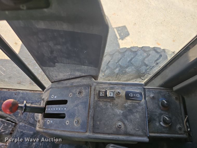 image for item EJ5669 2010 John Deere  770G motor grader