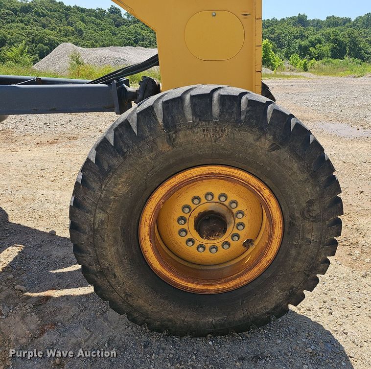 image for item EJ5669 2010 John Deere  770G motor grader