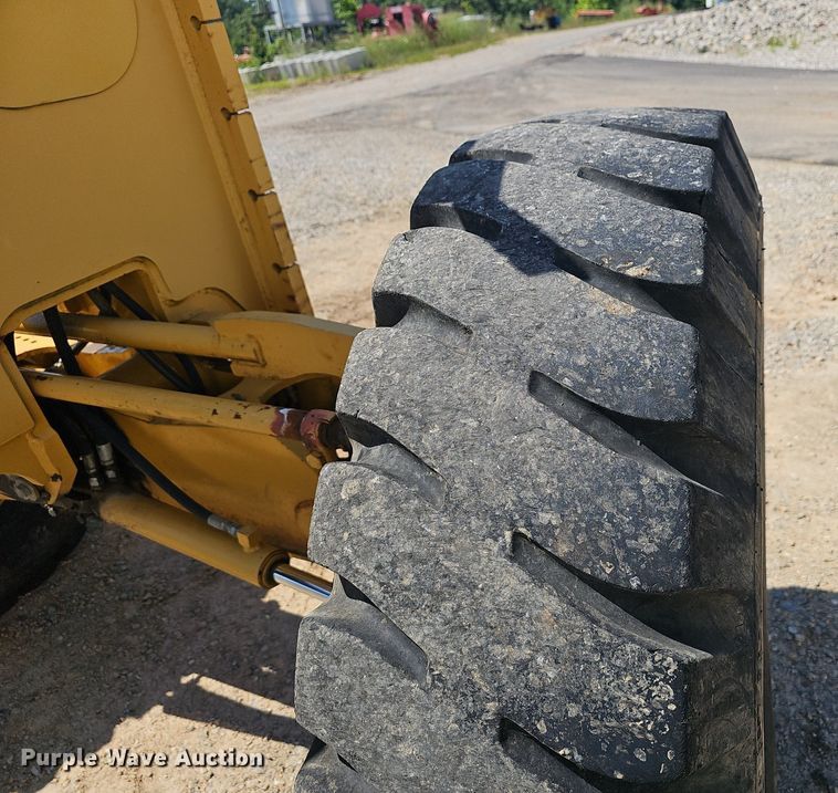 image for item EJ5669 2010 John Deere  770G motor grader