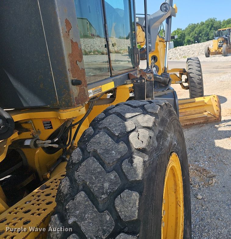 image for item EJ5669 2010 John Deere  770G motor grader