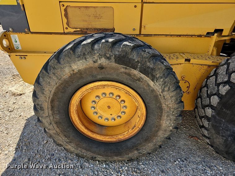 image for item EJ5669 2010 John Deere  770G motor grader