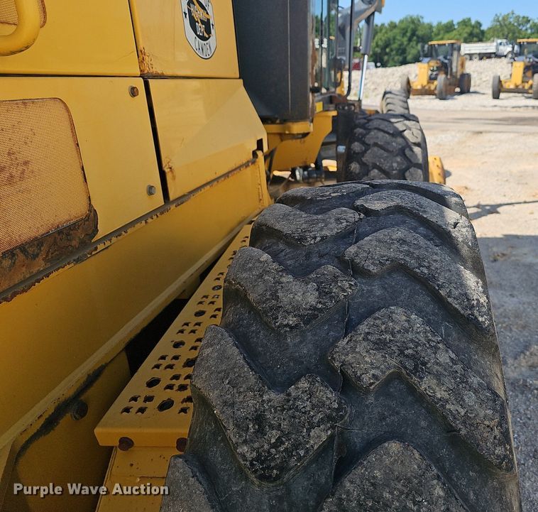 image for item EJ5669 2010 John Deere  770G motor grader