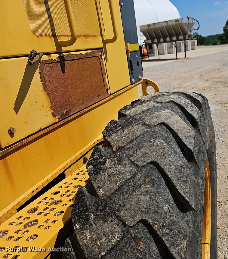 image for item EJ5669 2010 John Deere  770G motor grader