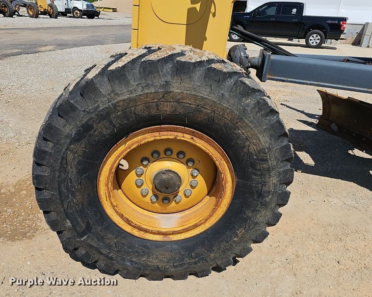 image for item EJ5669 2010 John Deere  770G motor grader