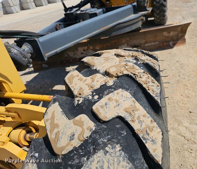 image for item EJ5669 2010 John Deere  770G motor grader