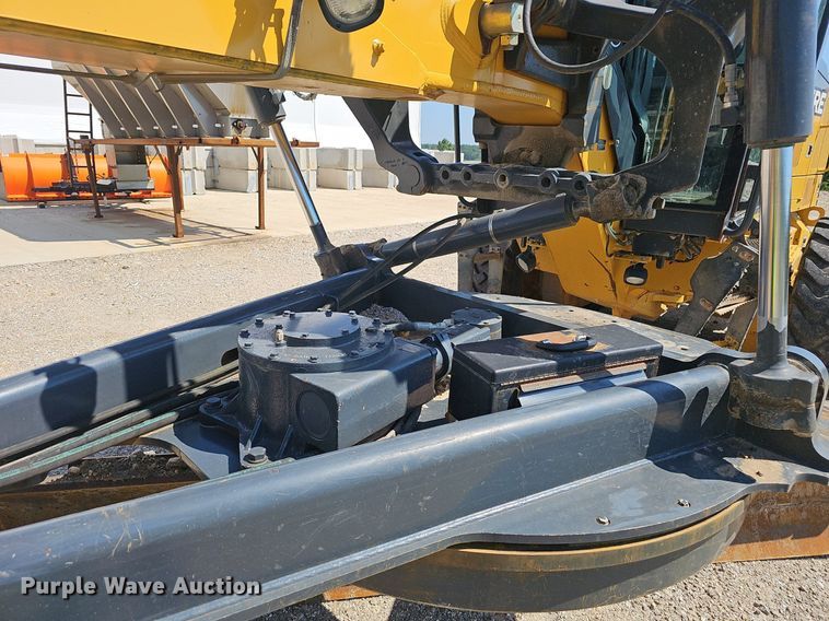 image for item EJ5670 2014 John Deere  770G motor grader