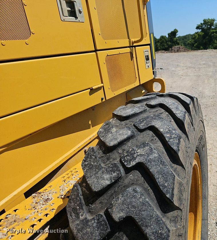 image for item EJ5670 2014 John Deere  770G motor grader