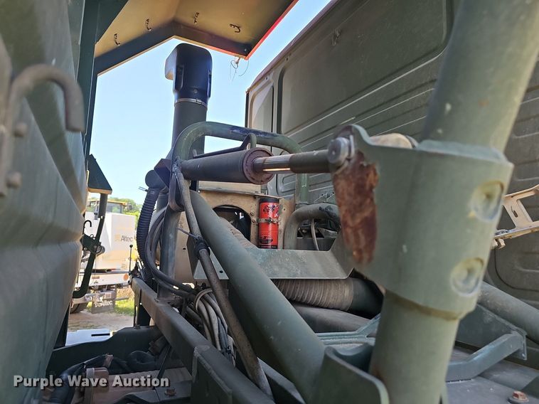 image for item EJ5712 1994 Stewart & Stevenson MTV M-1090 dump truck