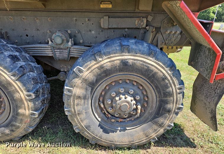 image for item EJ5712 1994 Stewart & Stevenson MTV M-1090 dump truck