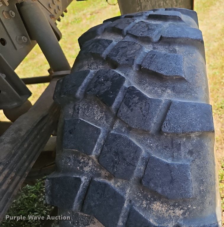 image for item EJ5712 1994 Stewart & Stevenson MTV M-1090 dump truck