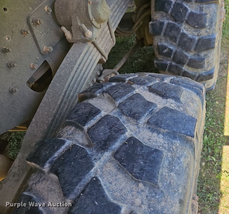 image for item EJ5712 1994 Stewart & Stevenson MTV M-1090 dump truck