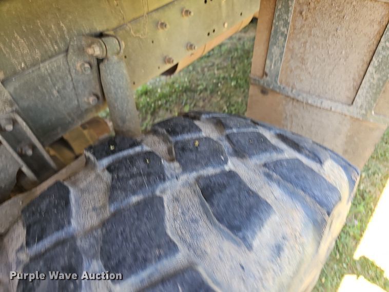 image for item EJ5712 1994 Stewart & Stevenson MTV M-1090 dump truck