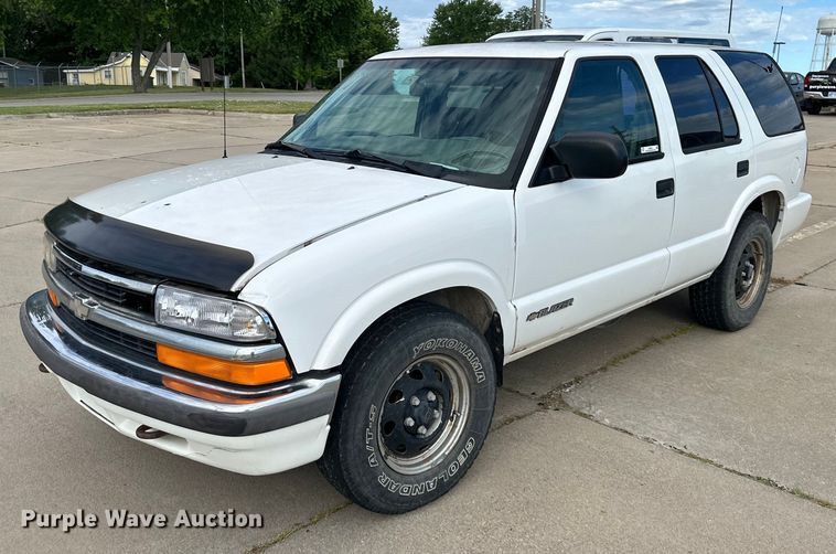 image for item EJ6843 1999 Chevrolet  Blazer  SUV