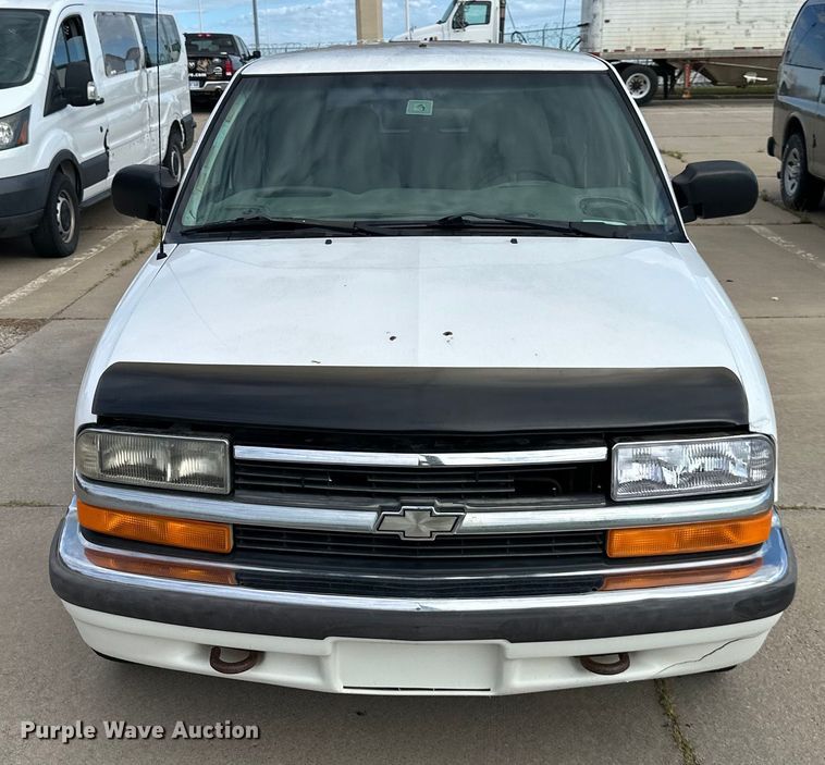 image for item EJ6843 1999 Chevrolet  Blazer  SUV