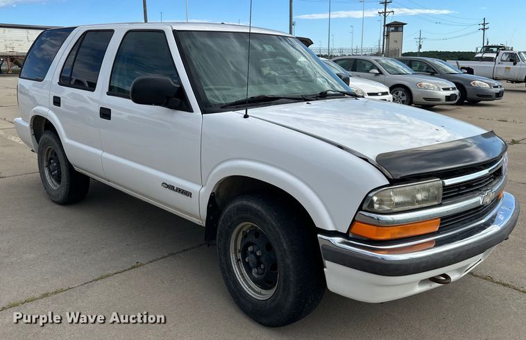 image for item EJ6843 1999 Chevrolet  Blazer  SUV