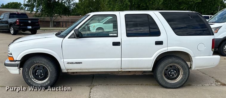 image for item EJ6843 1999 Chevrolet  Blazer  SUV