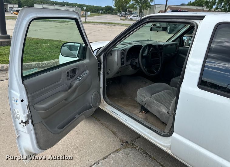 image for item EJ6843 1999 Chevrolet  Blazer  SUV