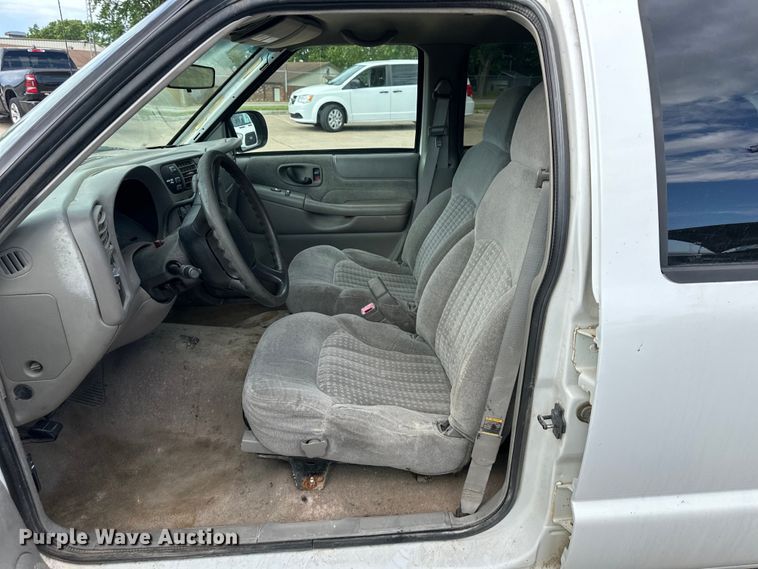 image for item EJ6843 1999 Chevrolet  Blazer  SUV