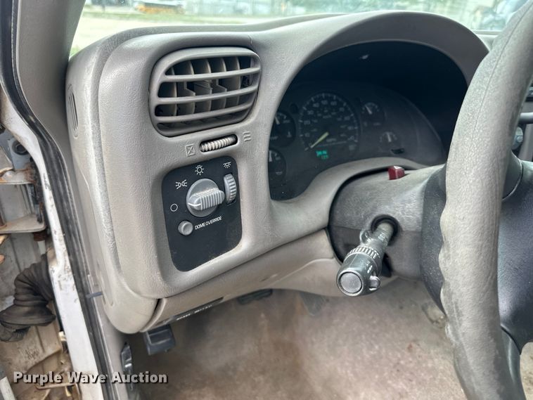 image for item EJ6843 1999 Chevrolet  Blazer  SUV