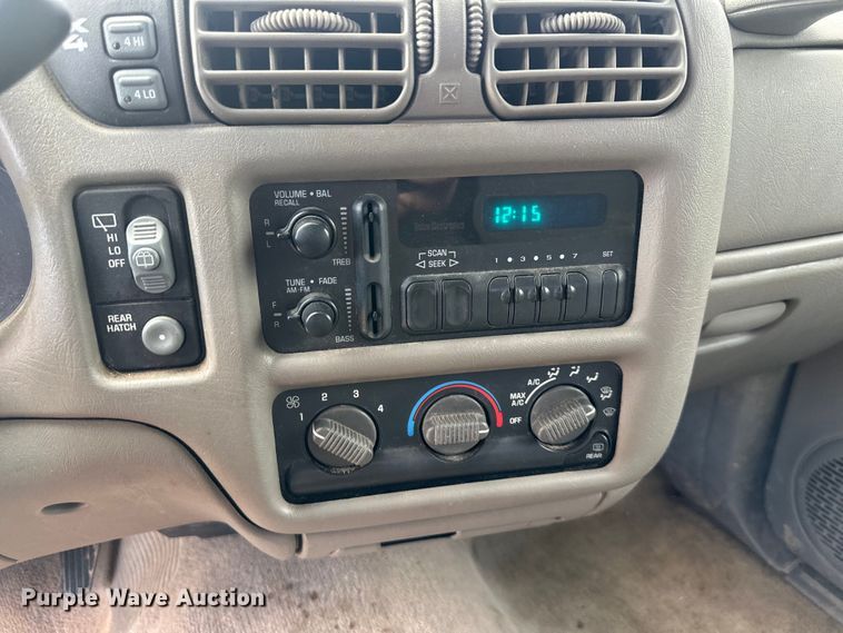 image for item EJ6843 1999 Chevrolet  Blazer  SUV