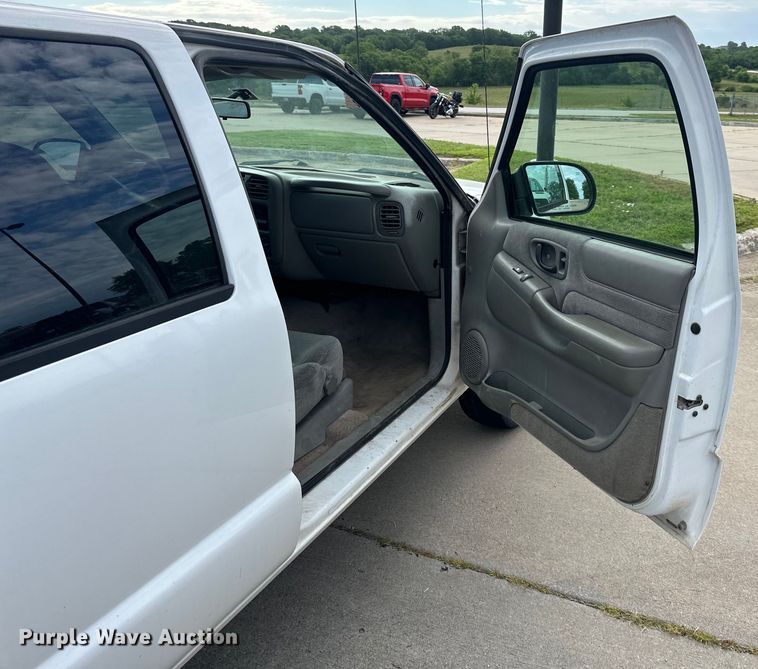 image for item EJ6843 1999 Chevrolet  Blazer  SUV