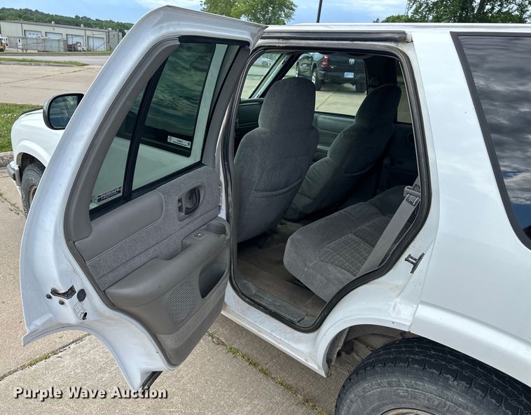 image for item EJ6843 1999 Chevrolet  Blazer  SUV