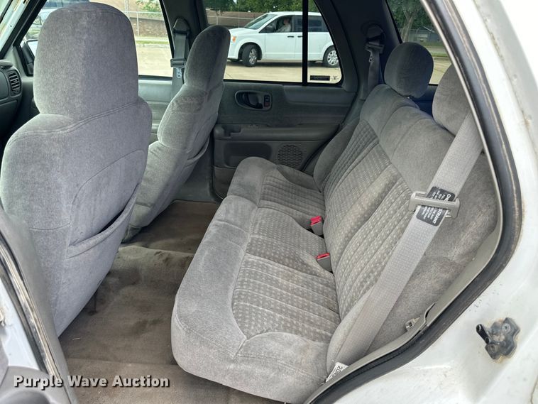 image for item EJ6843 1999 Chevrolet  Blazer  SUV