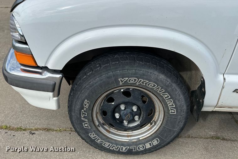 image for item EJ6843 1999 Chevrolet  Blazer  SUV