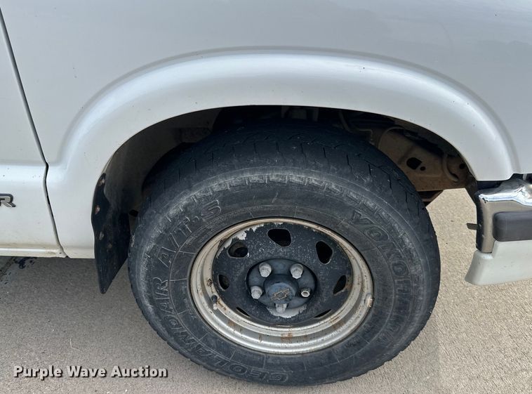 image for item EJ6843 1999 Chevrolet  Blazer  SUV