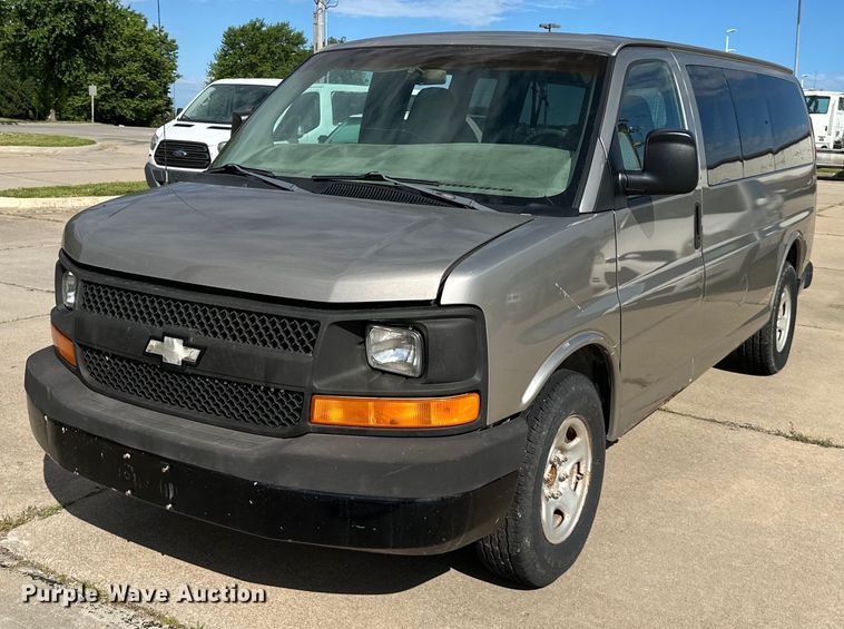 image for item EJ6845 2003 Chevrolet  Express 1500 van