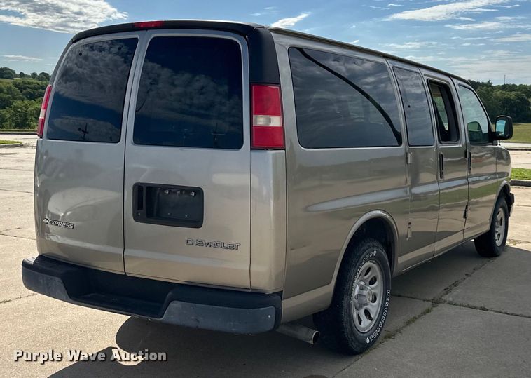 image for item EJ6845 2003 Chevrolet  Express 1500 van