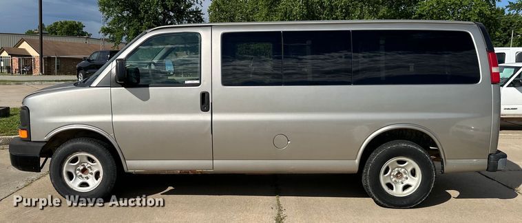 image for item EJ6845 2003 Chevrolet  Express 1500 van