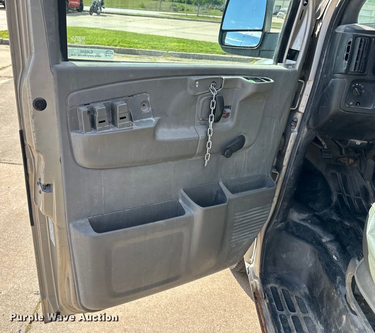 image for item EJ6845 2003 Chevrolet  Express 1500 van