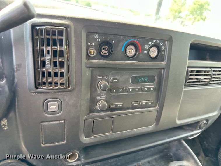 image for item EJ6845 2003 Chevrolet  Express 1500 van