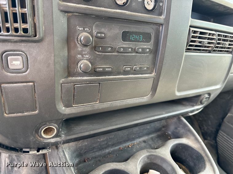 image for item EJ6845 2003 Chevrolet  Express 1500 van