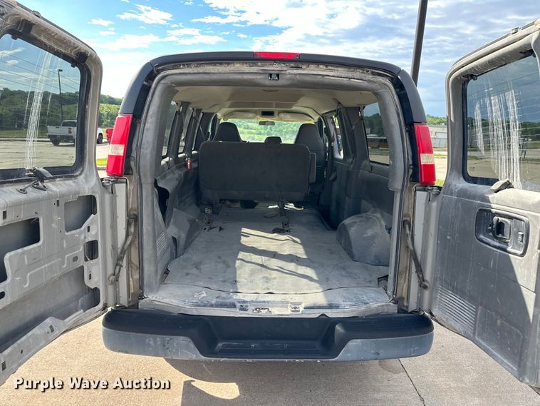 image for item EJ6845 2003 Chevrolet  Express 1500 van