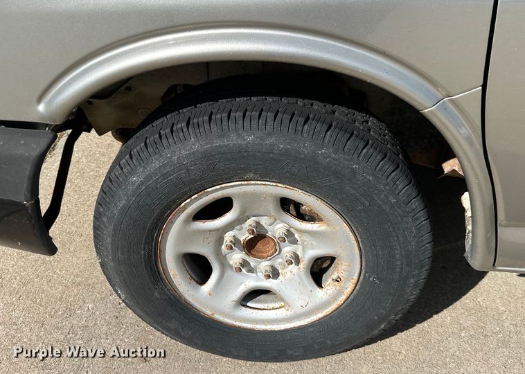 image for item EJ6845 2003 Chevrolet  Express 1500 van