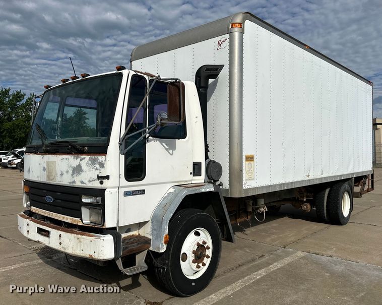 image for item EJ6850 1994 Ford CF7000 box truck