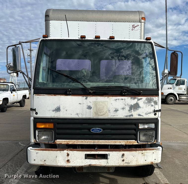 image for item EJ6850 1994 Ford CF7000 box truck