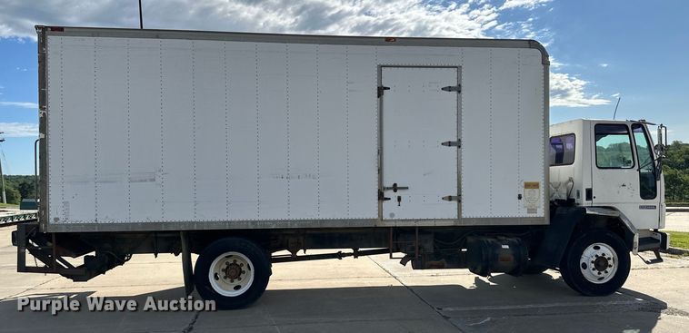 image for item EJ6850 1994 Ford CF7000 box truck