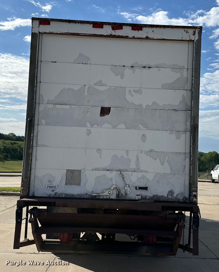 image for item EJ6850 1994 Ford CF7000 box truck