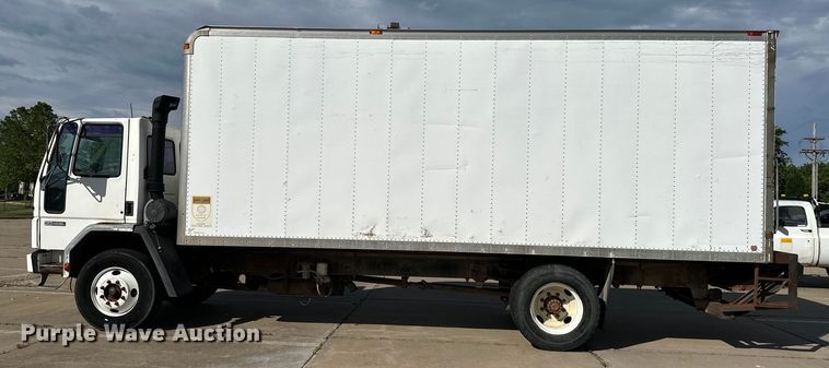 image for item EJ6850 1994 Ford CF7000 box truck