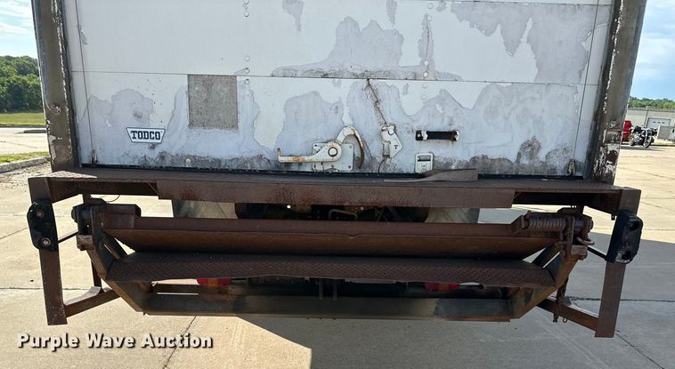 image for item EJ6850 1994 Ford CF7000 box truck