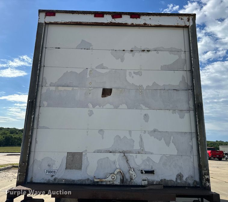 image for item EJ6850 1994 Ford CF7000 box truck