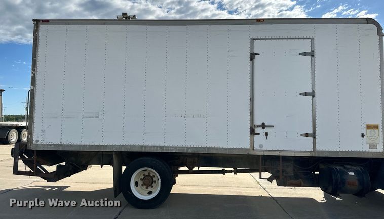 image for item EJ6850 1994 Ford CF7000 box truck