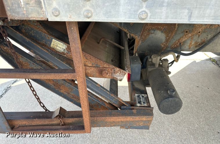 image for item EJ6850 1994 Ford CF7000 box truck